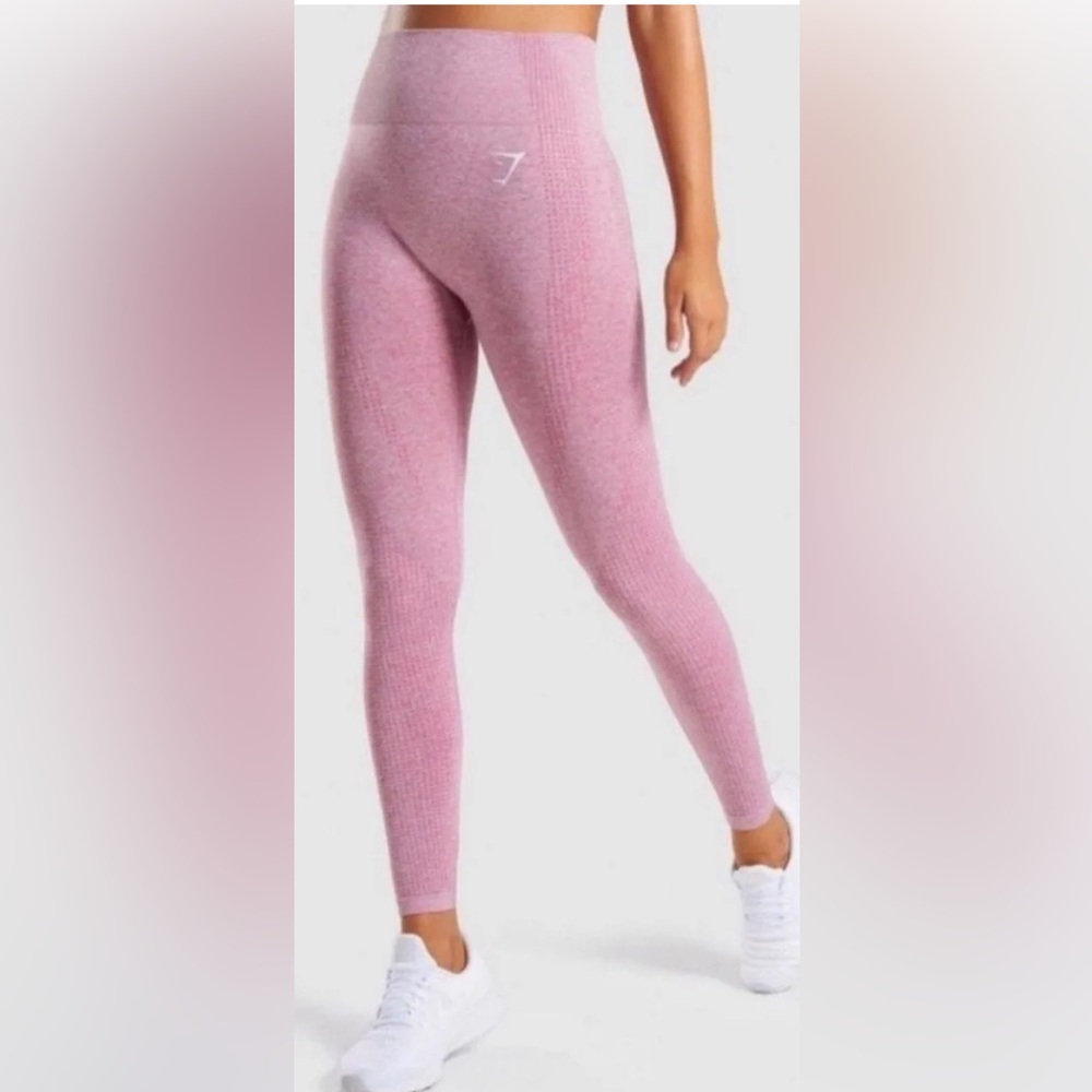 GYM SHARK LIGHT PINK SQUAT PROOF LIGHT BOOTY CONTOUR LEGGINGS. SIZE M.